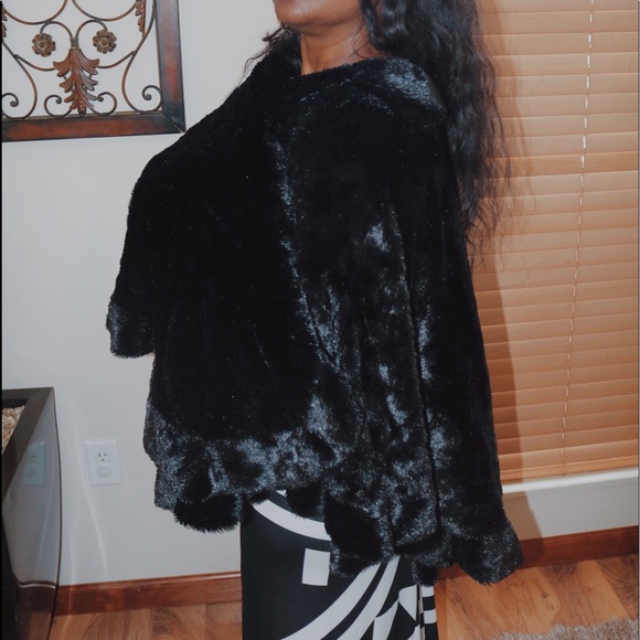 Poncho - Picture 2 of 8